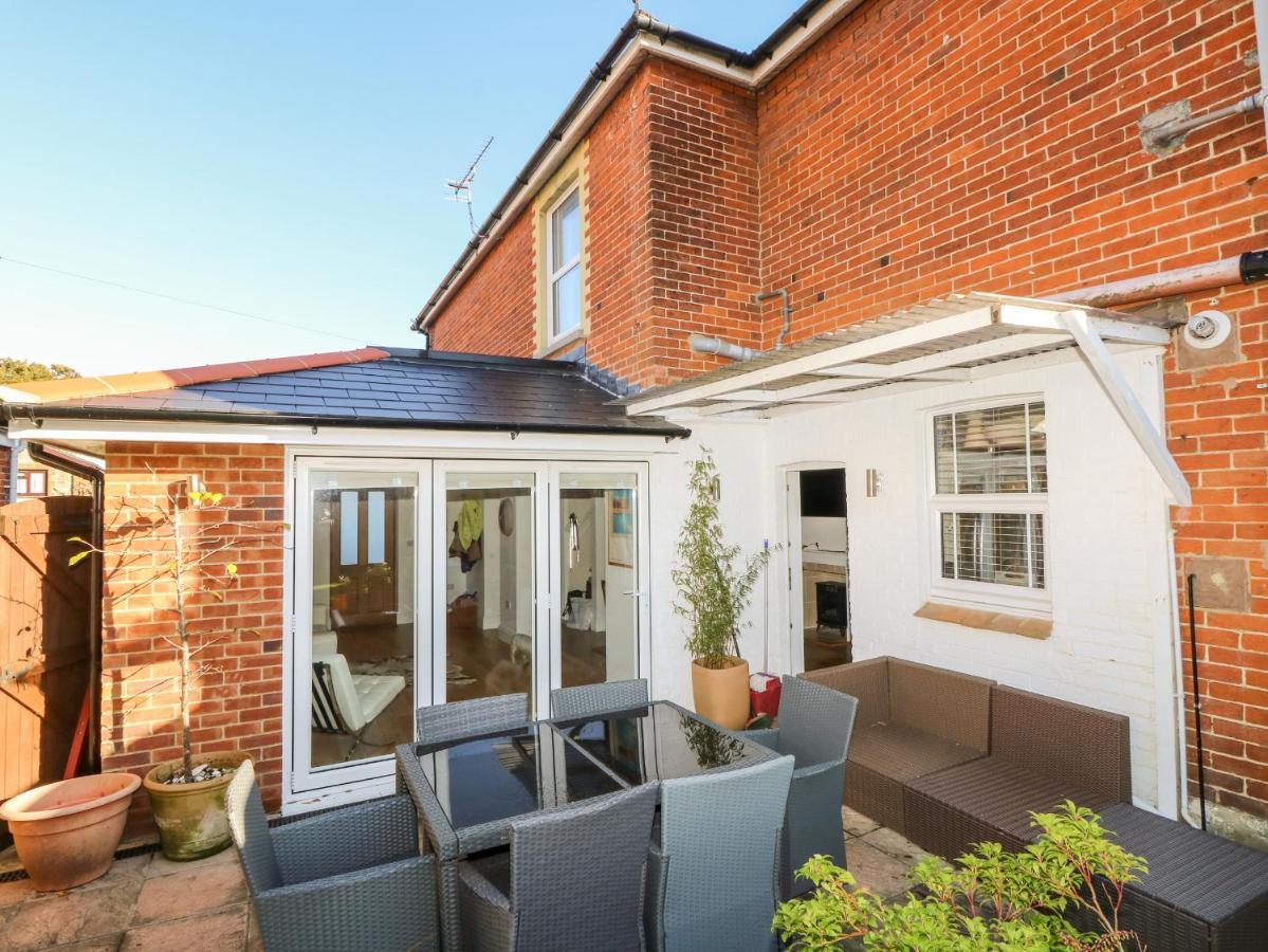 Dovedale Villa Ryde  Exterior photo