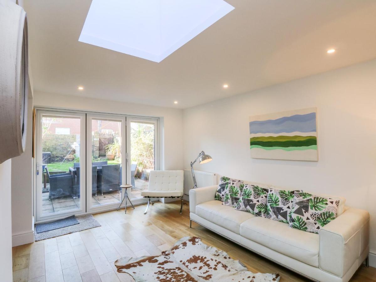 Dovedale Villa Ryde  Exterior photo